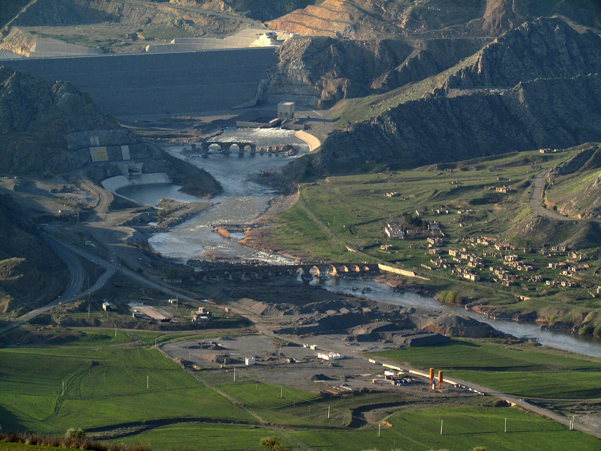 Khodaafarin Bridges (Photo license: CC-BY-SA 3.0)